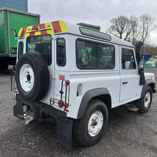 LAND ROVER DEFENDER 90