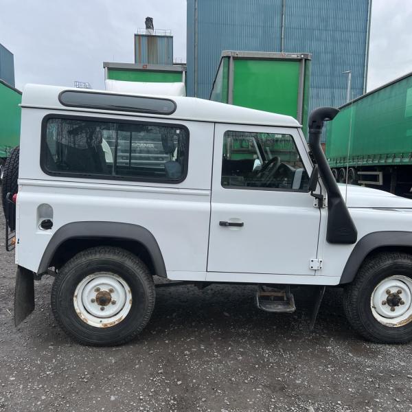 LAND ROVER DEFENDER 90