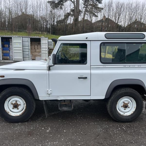 LAND ROVER DEFENDER 90