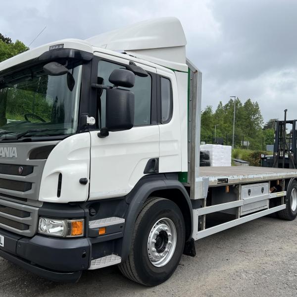 SCANIA P320 6X2 FLATBED MOFFETT LORRY